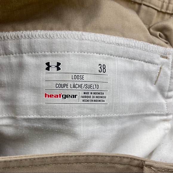 ❌SOLD❌ Under Armour Khaki Cargo Heat Gear Loose - Picture 7 of 8